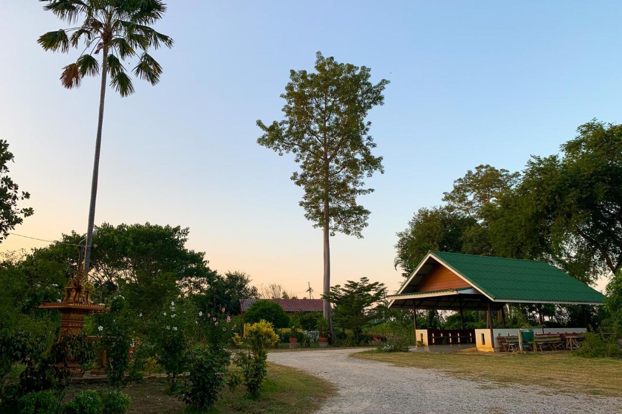 Country Lake Nature Lodge Nakhon Sawan Exterior photo